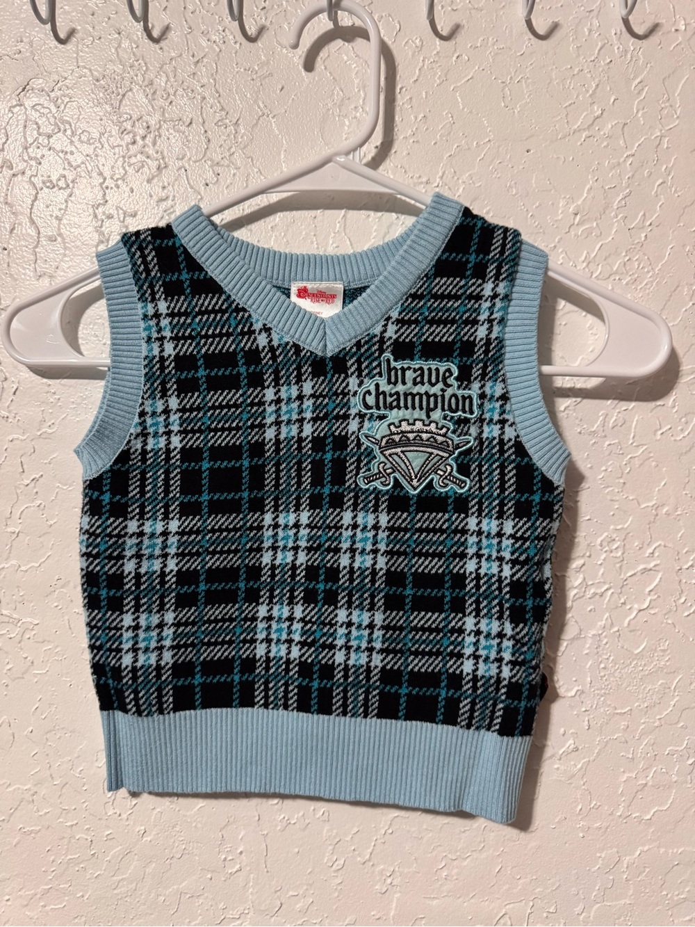 Disney Girls Descendants The Rise of Red Champion Sweater Vest
Girls size 6X